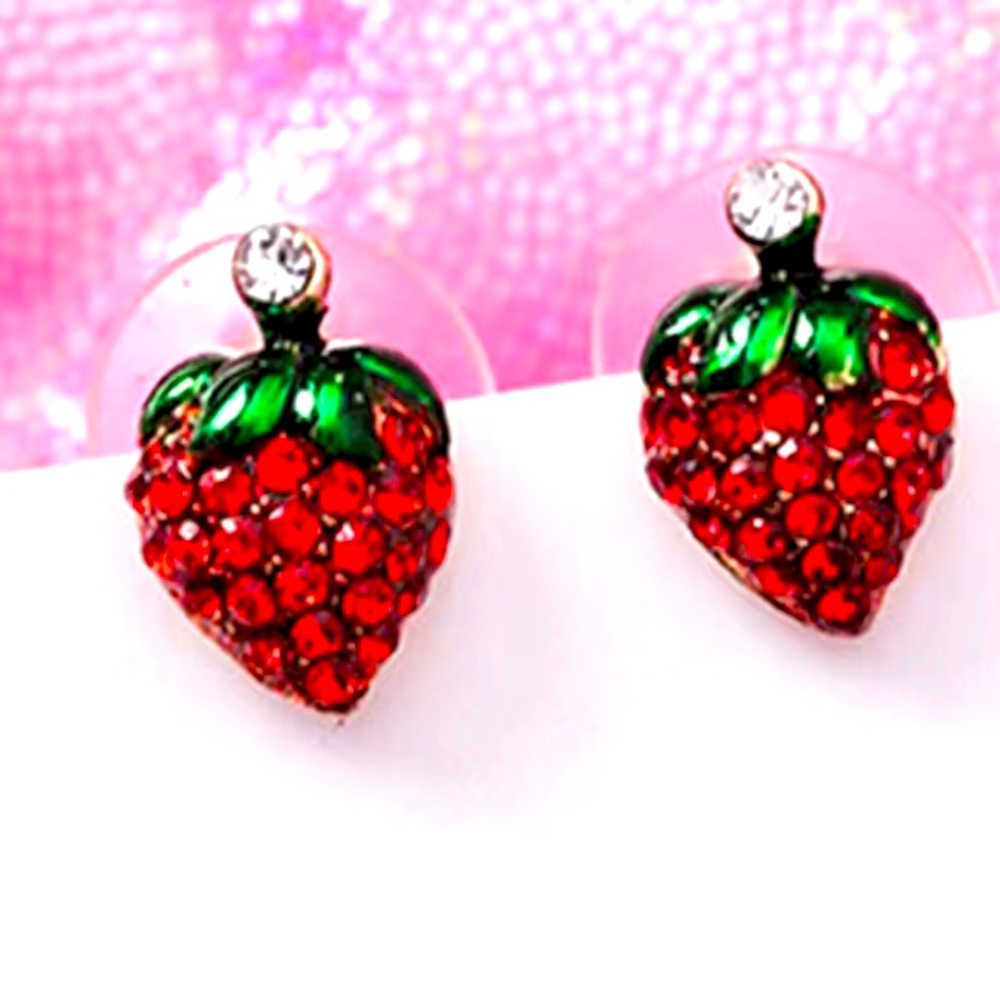 New Cute Strawberry 🍓 Earrings